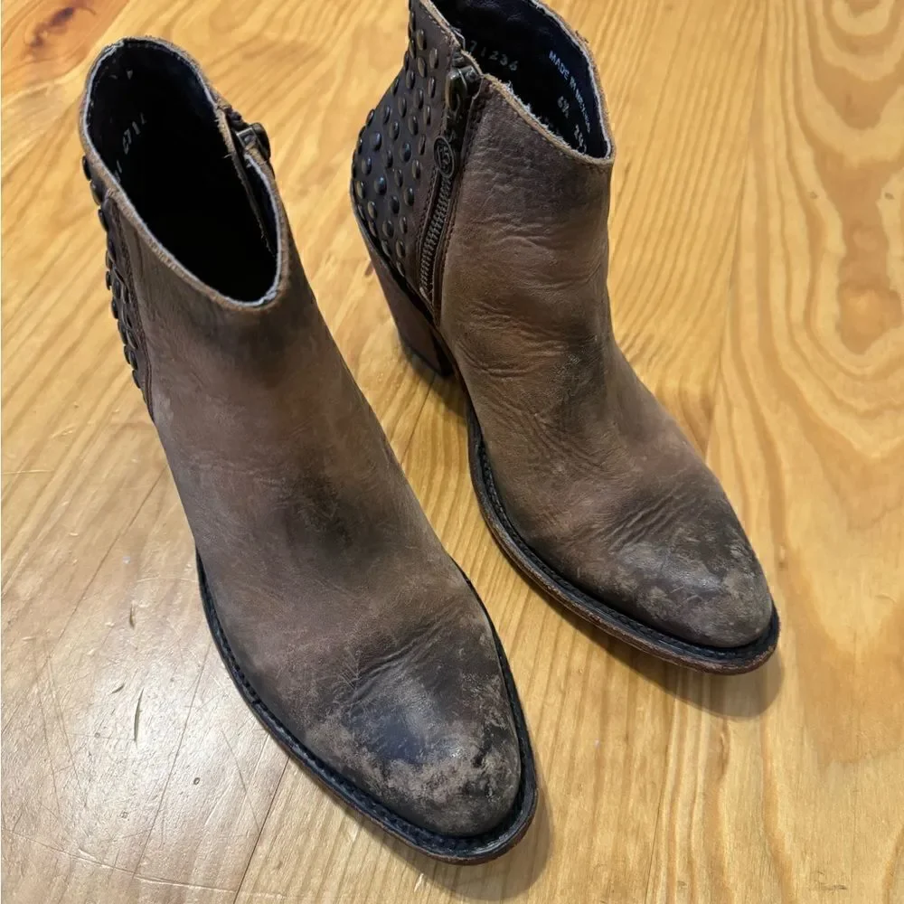 LIBERTY BLACK Distressed Leather Studded Ankle Western Bootie Women's Size 6.5